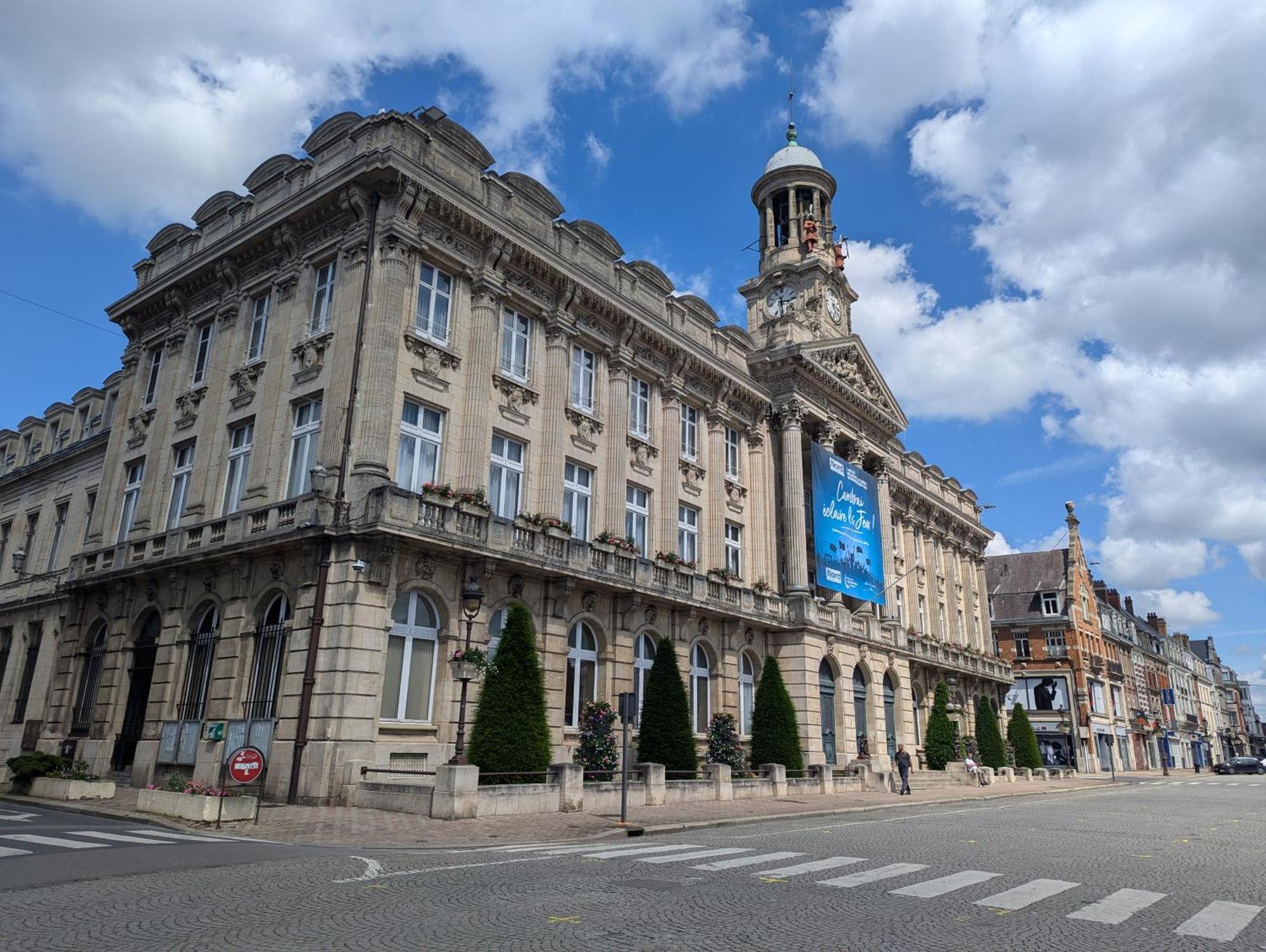 Apartamento Les Betises, Duplex Hyper-Centre Cambrai Exterior foto